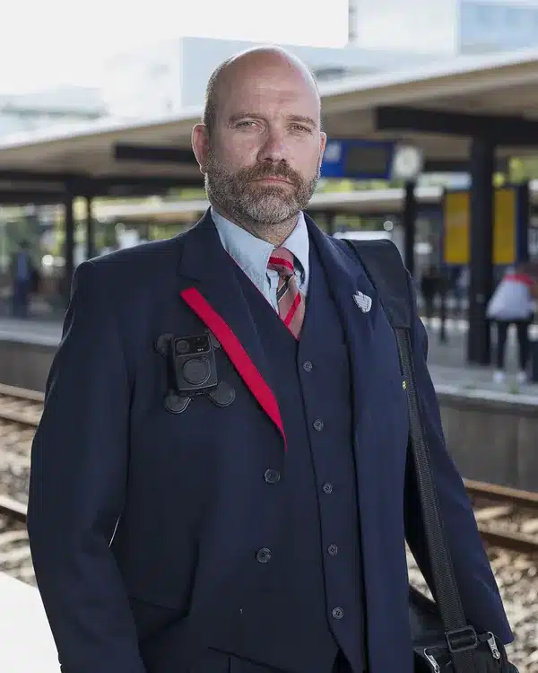 Conducteur op het perron met een ZEPCAM bodycam